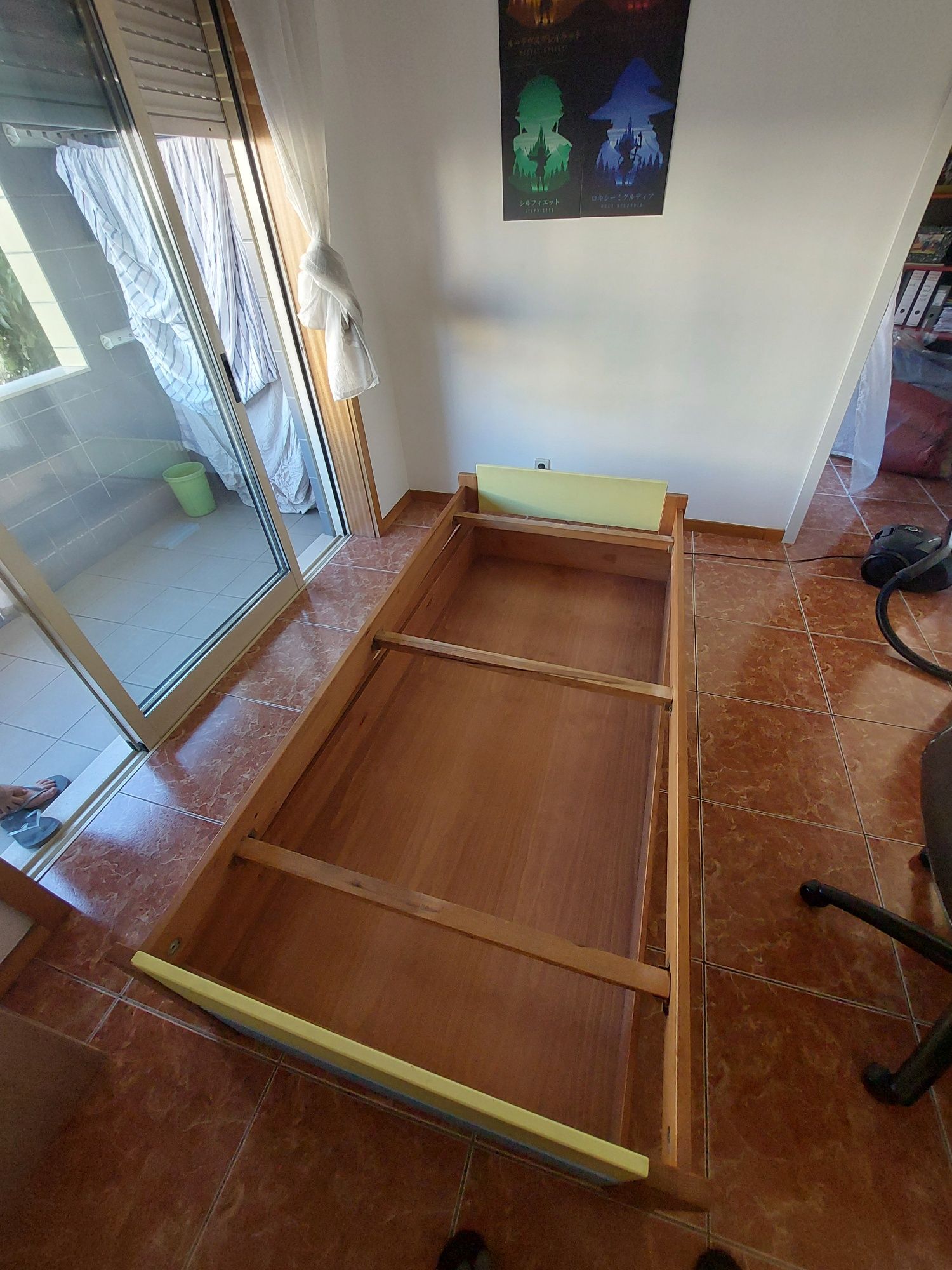 Cama de solteiro com gavetão por baixo + colchão viscoelástico próprio