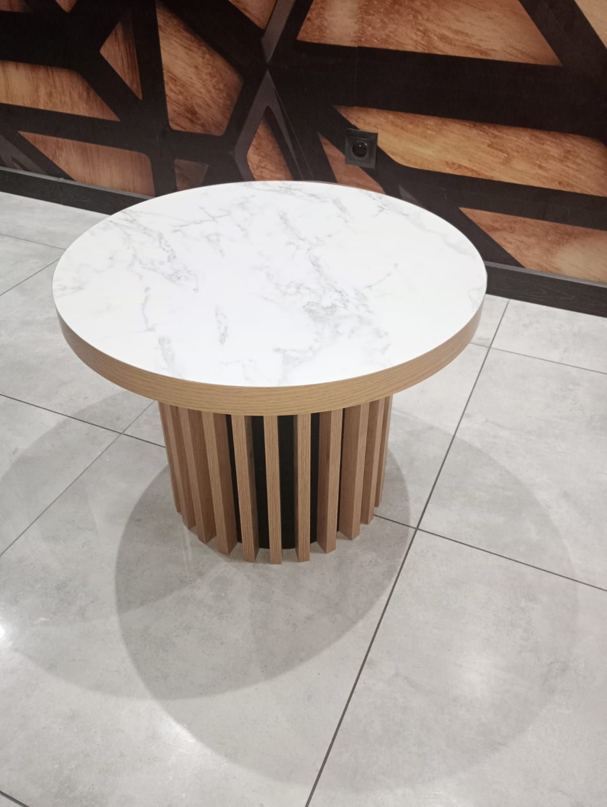 Stolik kawowy średnica 60cm .