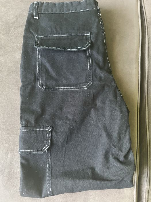 BERSHKA- Bawełniane spodnie cargo z kontrastowymi szwami
