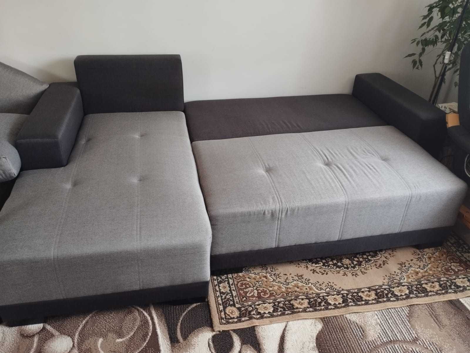 Narożnik z funkcją spania + stolik kawowy z szybą