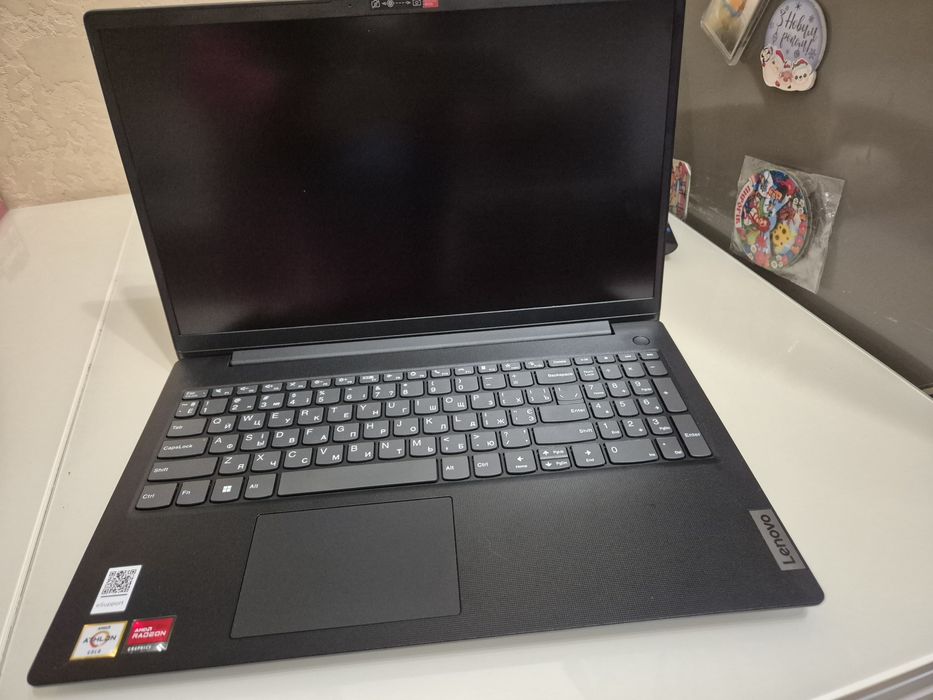 Ноутбук продаю новий