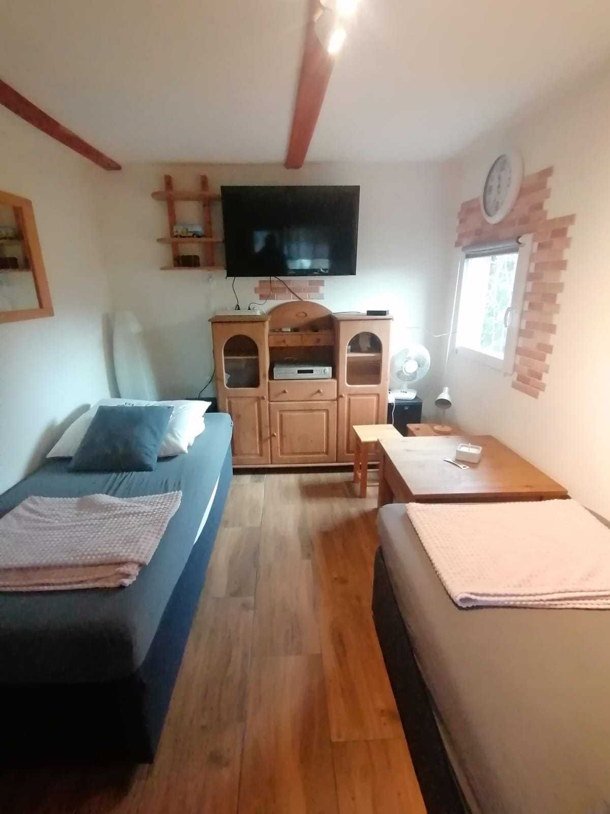 Domek letniskowy nad jeziorem, Bożkowice, okolice zamku Czocha