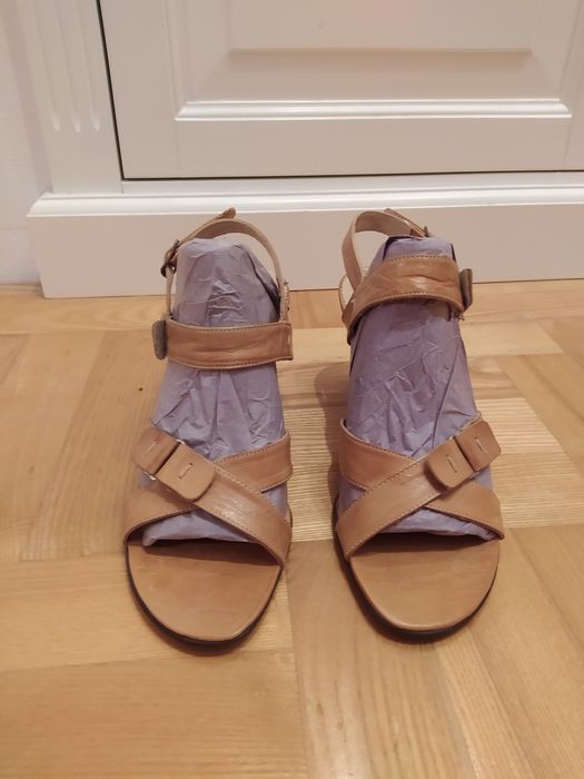 Sprzedam sandałki damskie z naturalnej miękkiej skóry