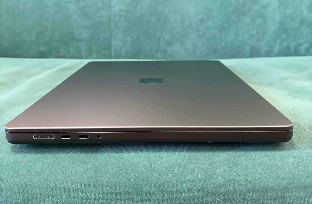 MacBook Pro 16" Space Black Late 2023 M3 max , 96GB , 1TB ssd