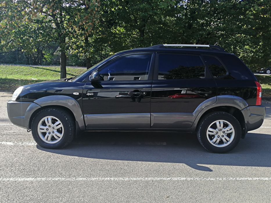 Продам HYUNDAI TUKSON 2.0 дизель