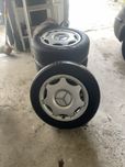 Jantes Mercedes 190 com tampões originais