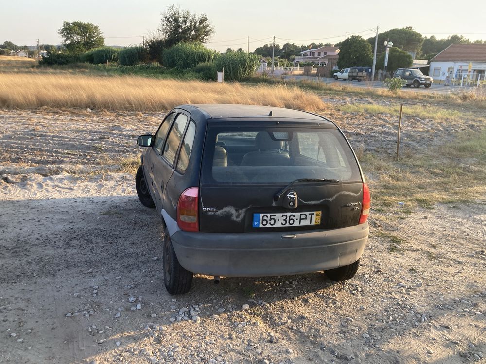 OPEL Corsa Avariado
