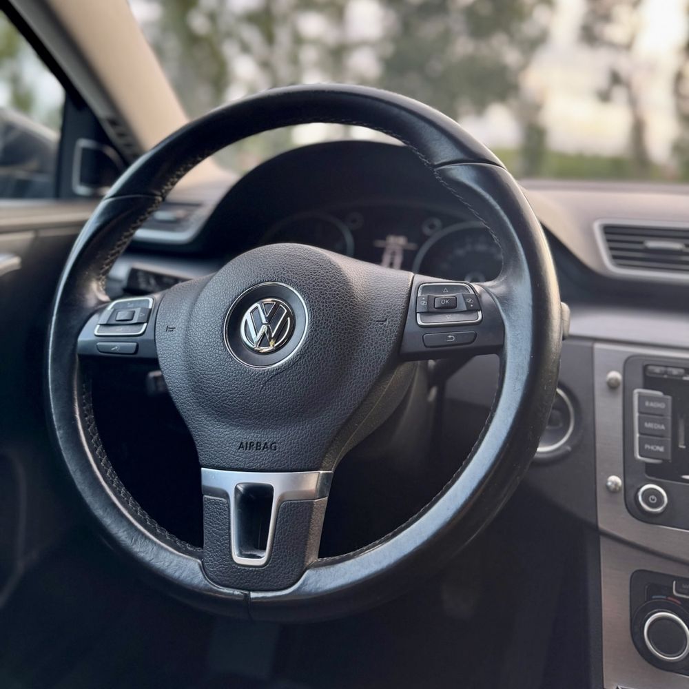 VW Passat 1.6 TDi Highline Desde 139€