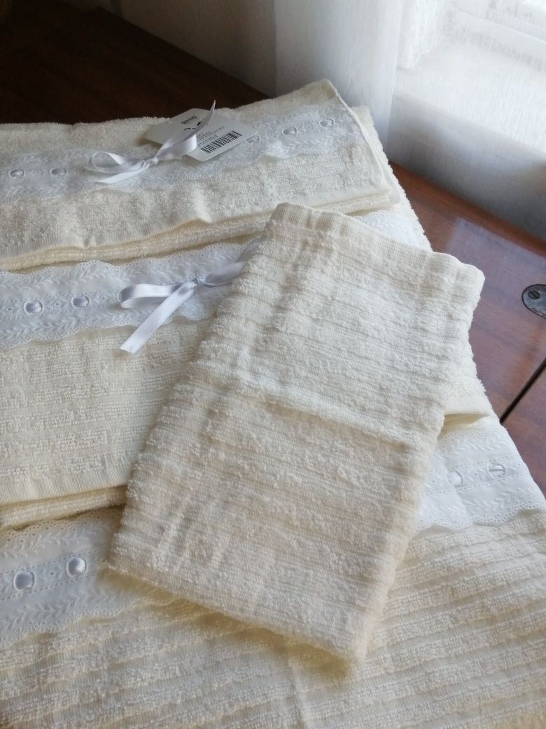 Em 2 cores. Conjunto de banho 4 peças NEGOCIÁVEL