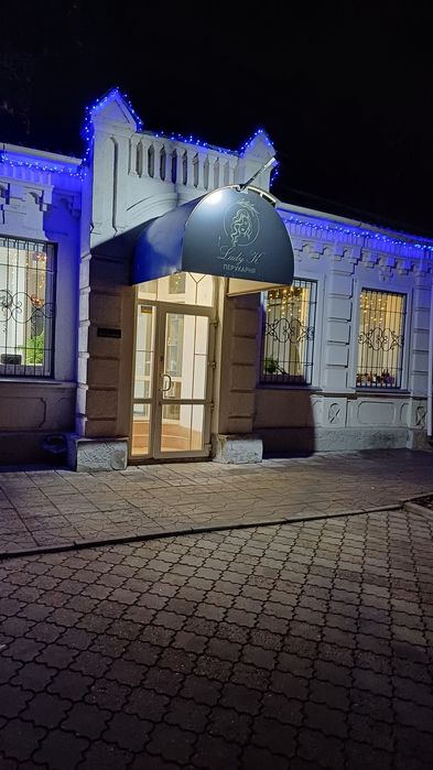 Оренда крісла для перукаря в салоні