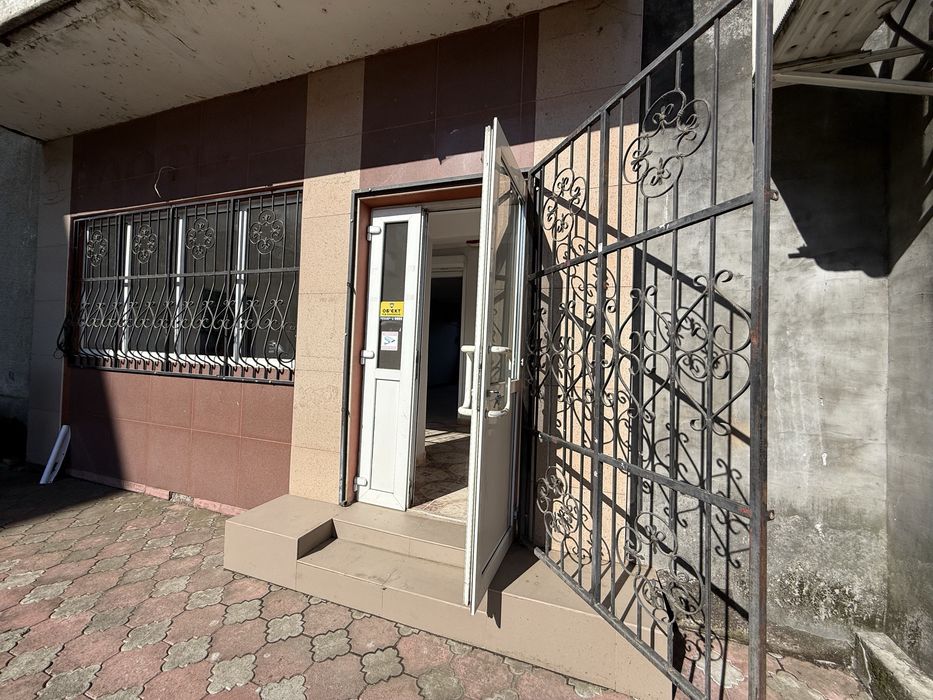 Продається приміщення у центрі Міжгврʼя комерція