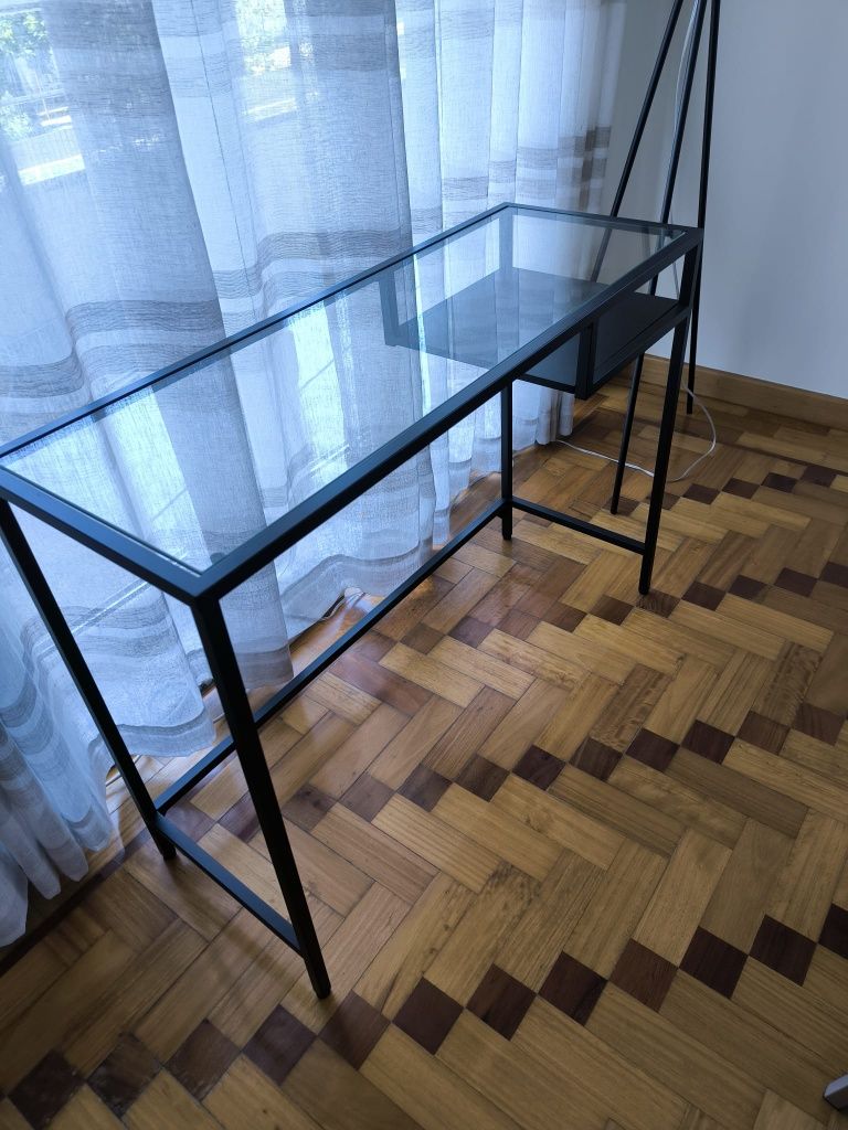 Mesa com tampo vidro