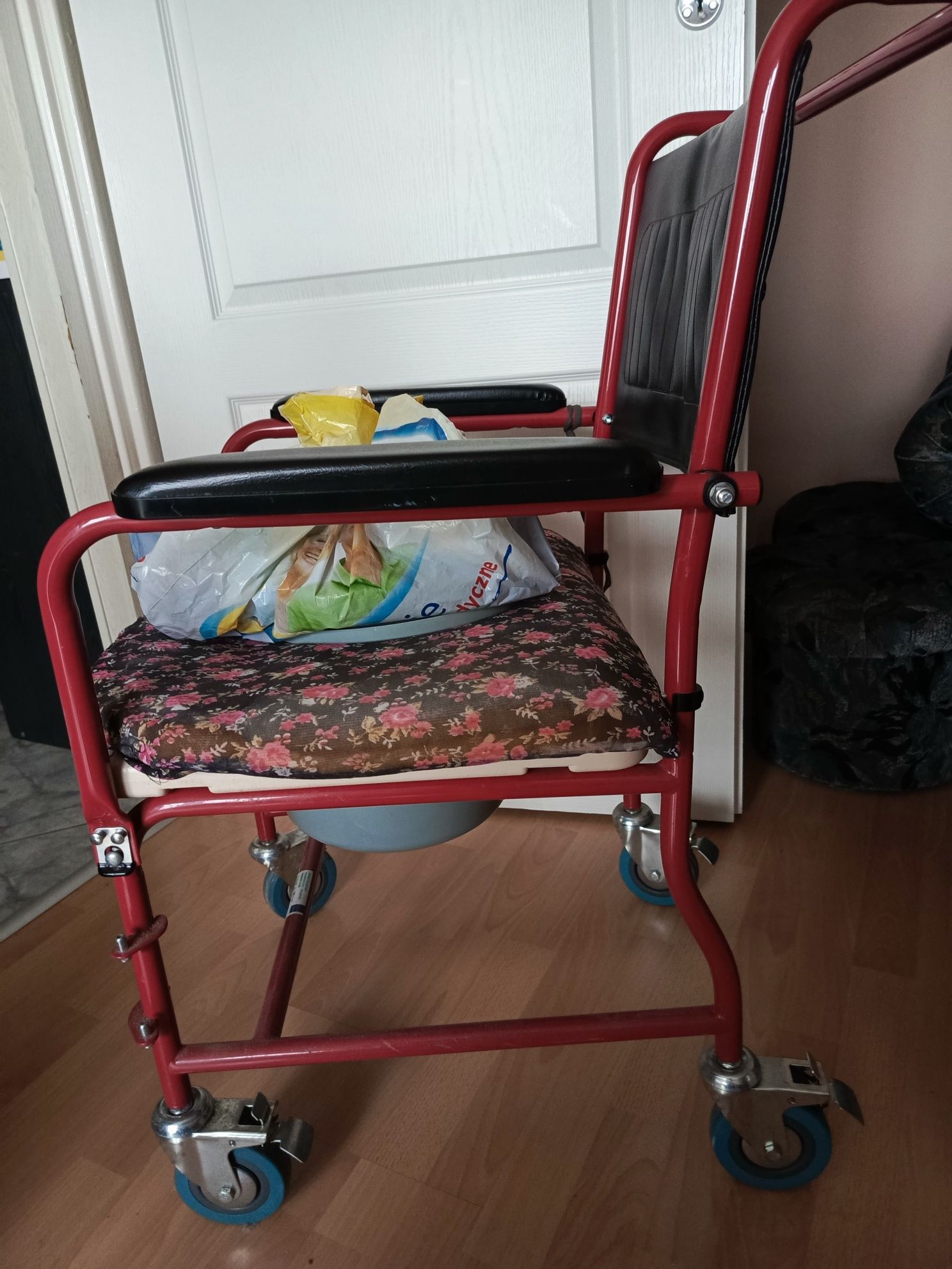 Wózek toaletowy transportowy dla osoby niepełnosprawnej starszej z WC