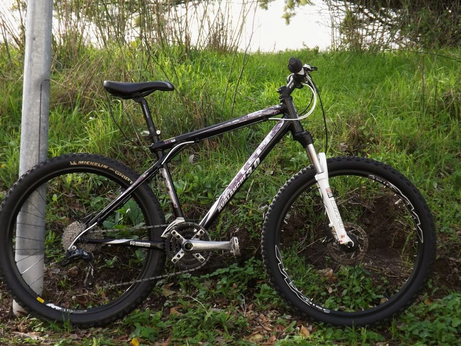 Bicicleta BTT XC GT Avalanche 3.0 - Tamanho M - Roda 26"