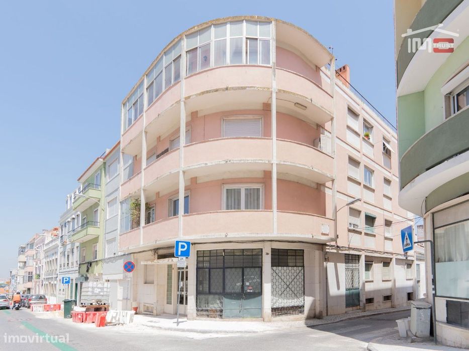 Loja com armazém na cave à venda em Campolide  Calçada dos Mestres