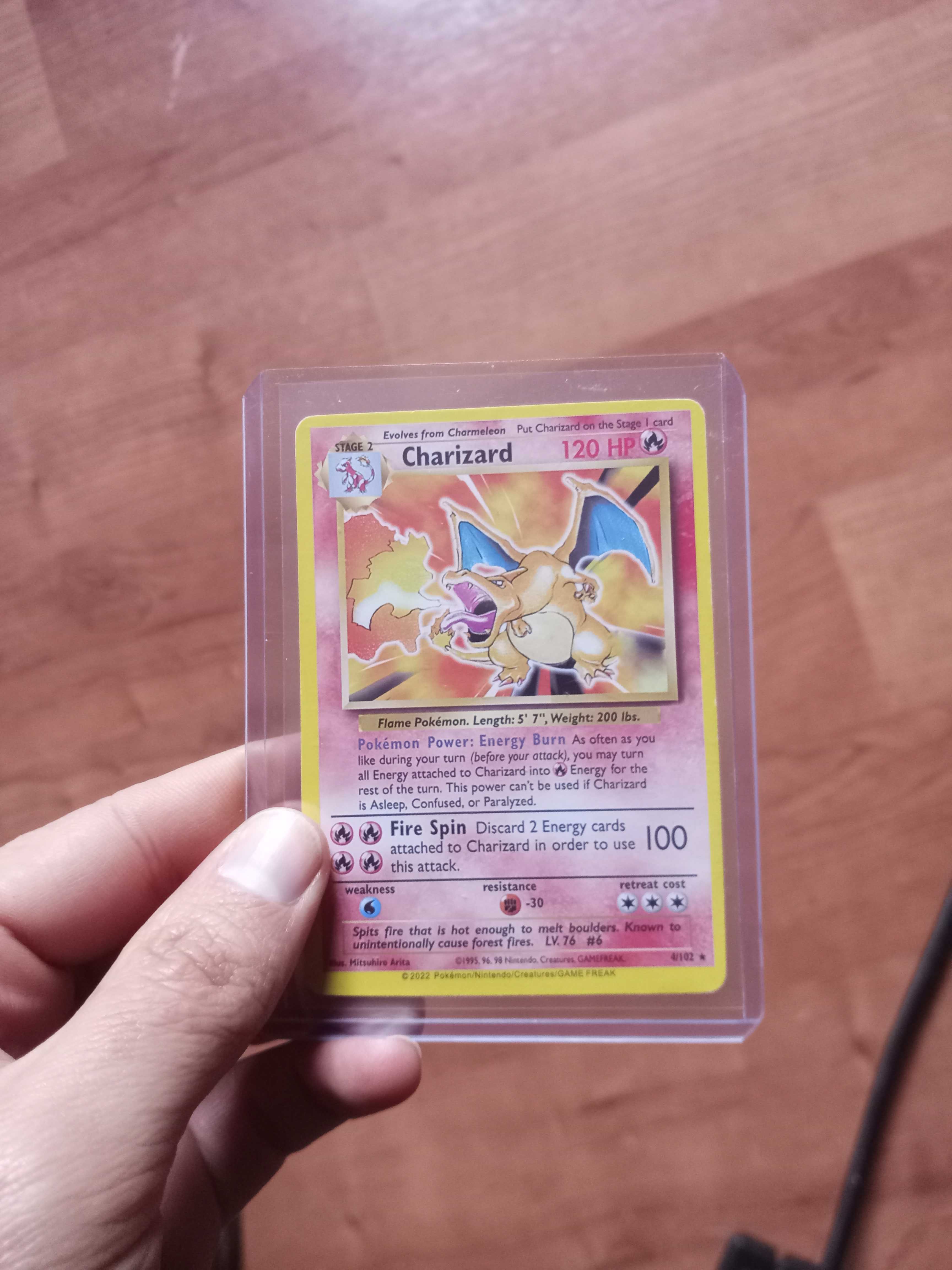 Carta Pokémon Charizard 4/102