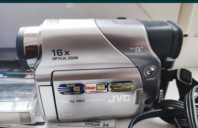 Відеокамера JVS GR-D73E (на запчастини)