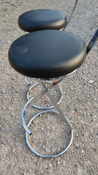 Krzesla barowe dwie sztuki HOKER