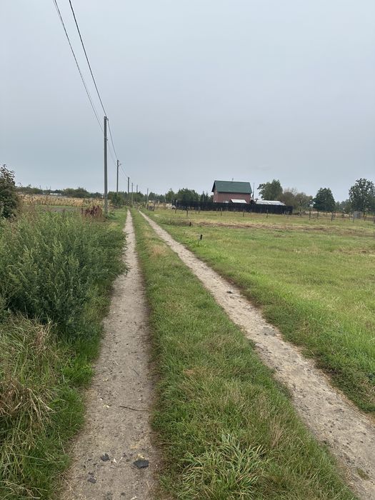 Гарний будинок в с. Мощун з земельною ділянкою 10 сот