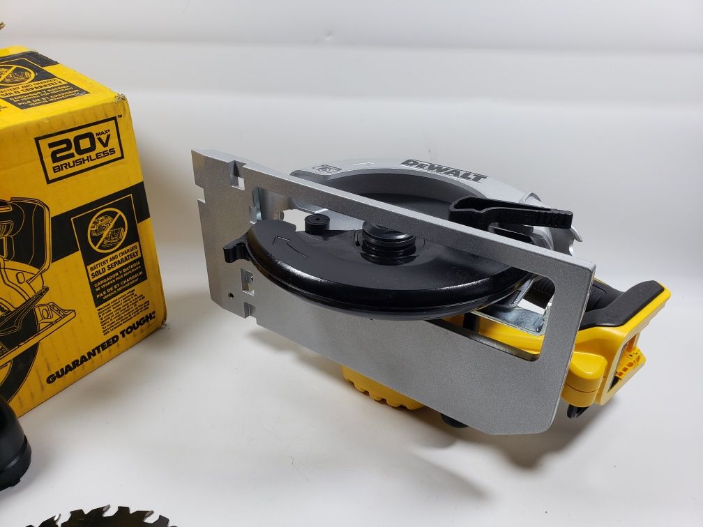 DEWALT DCS565 165mm 20V Безщіткова циркулярна пила  (паркетка)