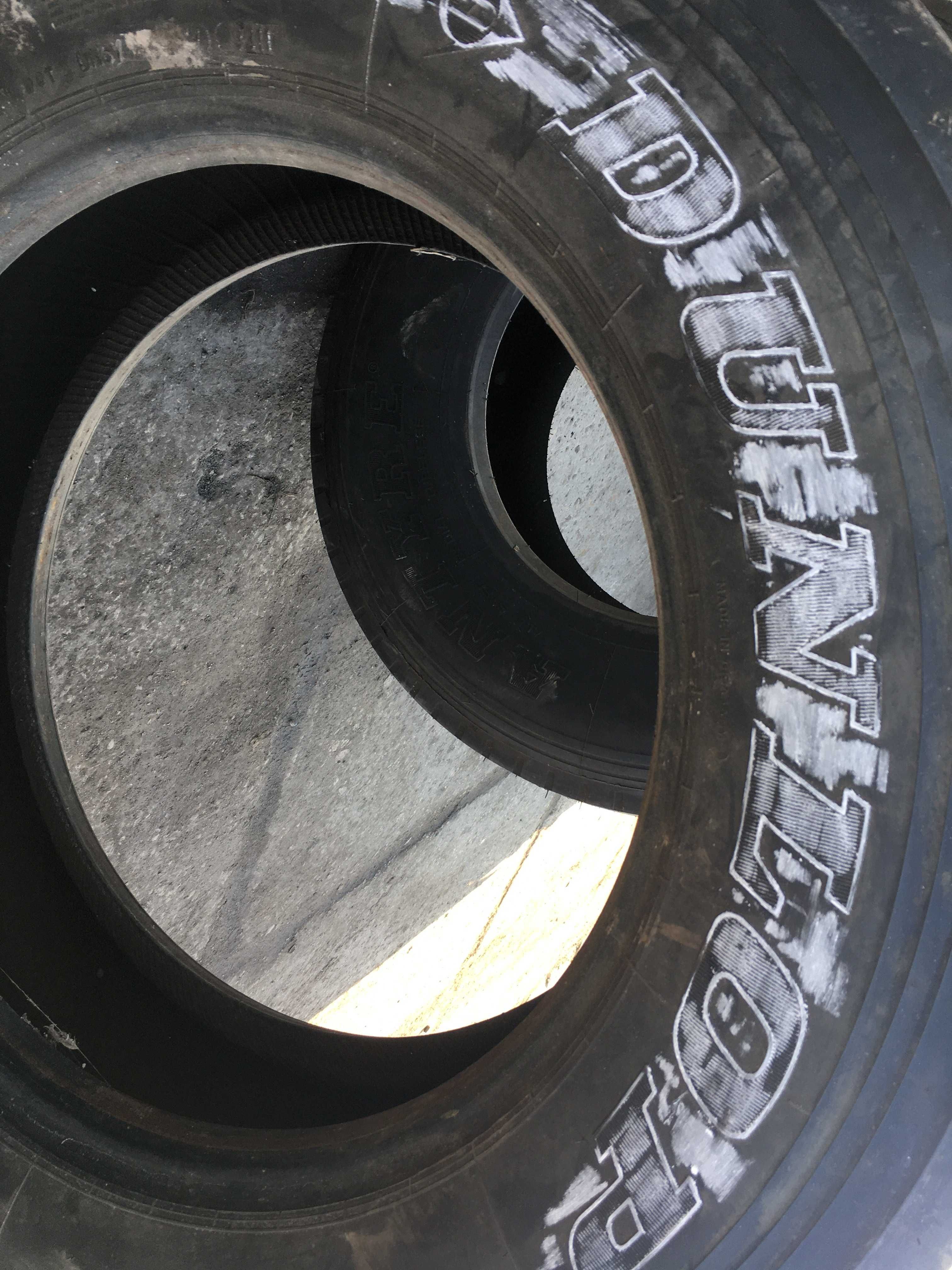 Резина DUNLOP  275/70 R22,5 Состояние почти новое .