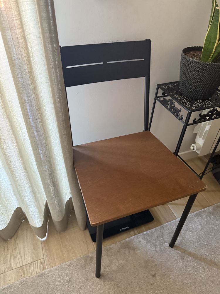 Conjunto Ikea: Mesa Micke + 2 Cadeiras Sandsberg