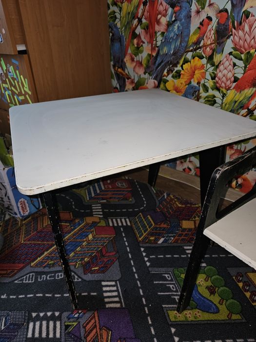 Продам дитячій стол+стул