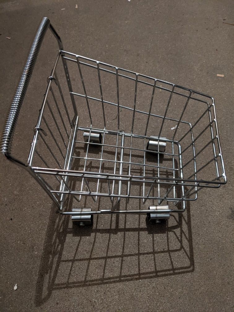 Metalowy wózek na zakupy