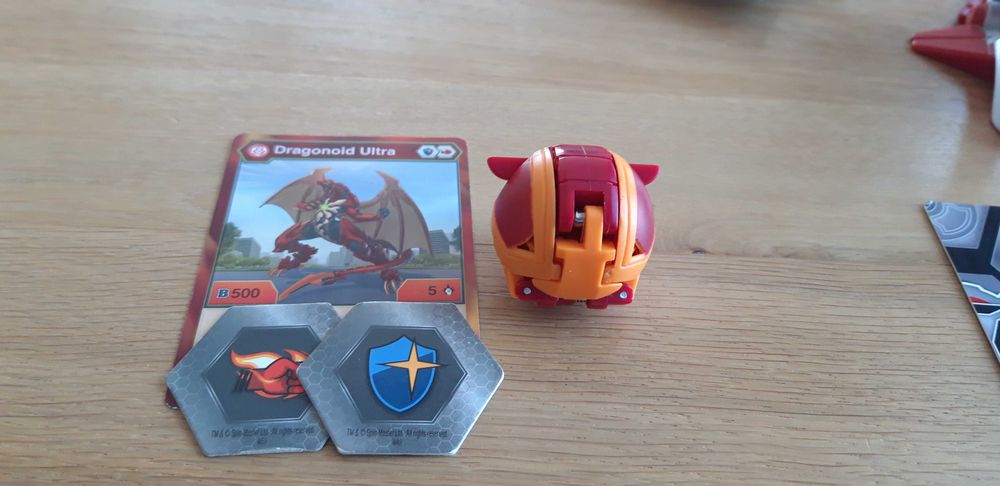Bakugan dragonoid ultra czerwony