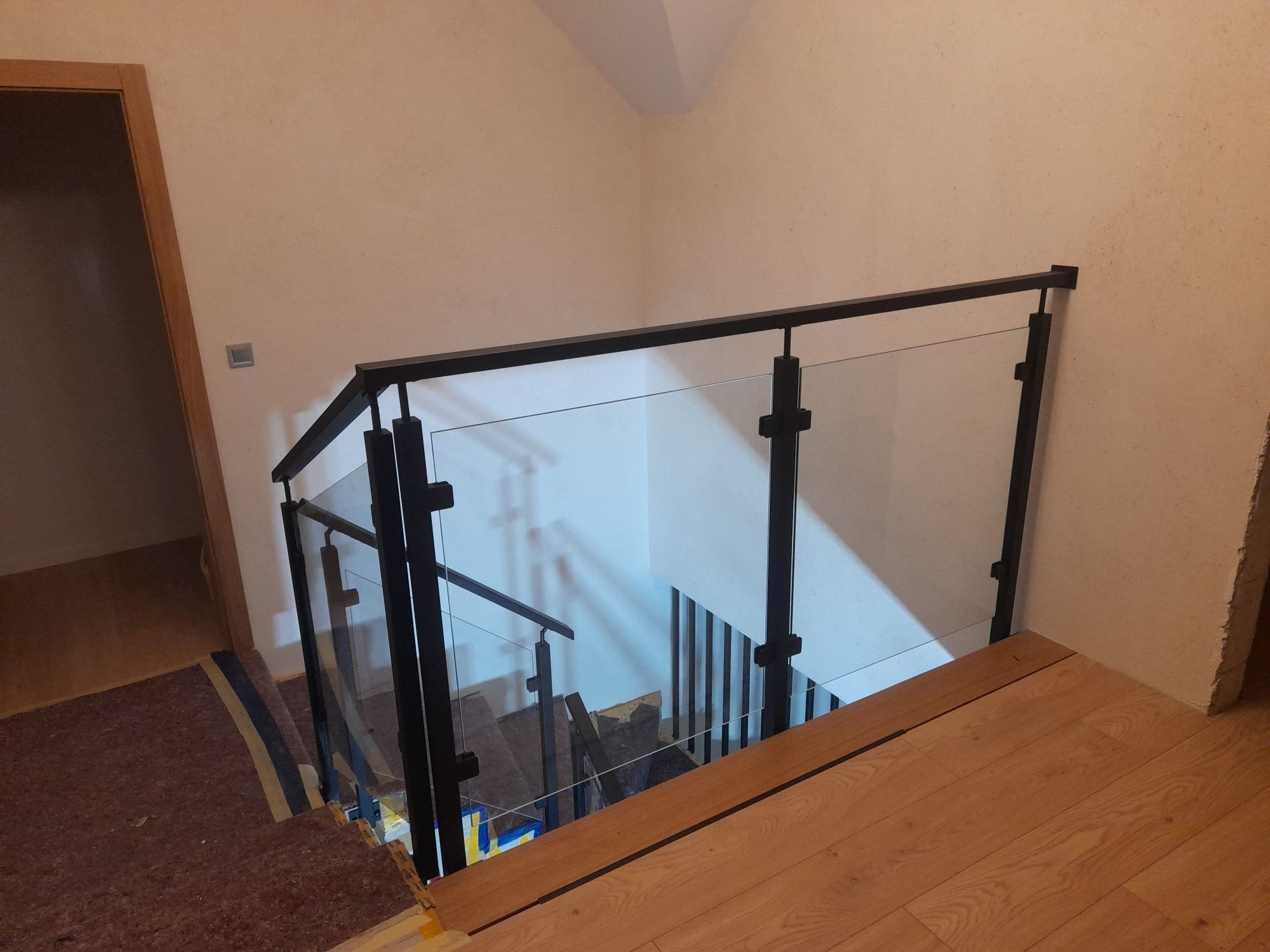 Balustrady nierdzewne. Balkony francuskie. Zadaszenia