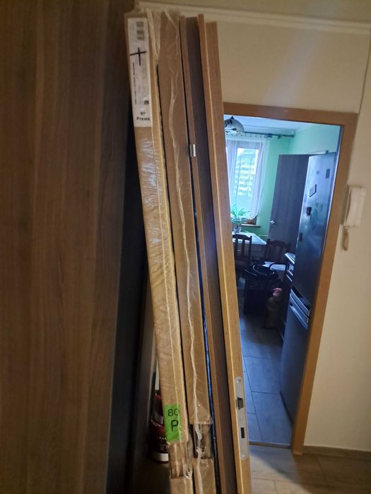 Drzwi nowe 80 cm, prawe.