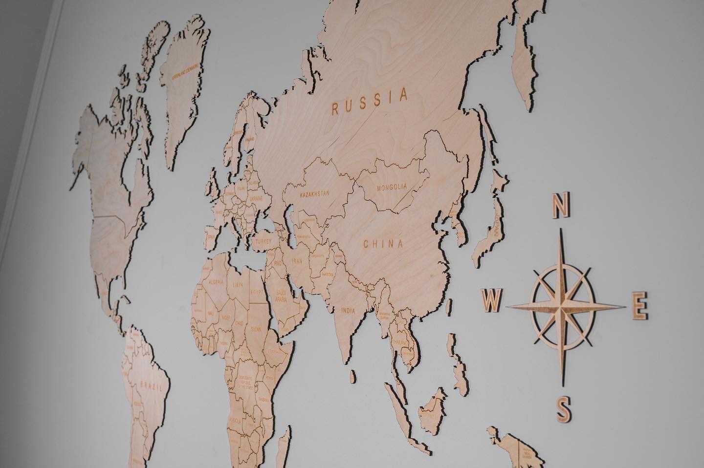 [105 x 63cm] Drewniana mapa świata (grawer Państw) 105x63cm