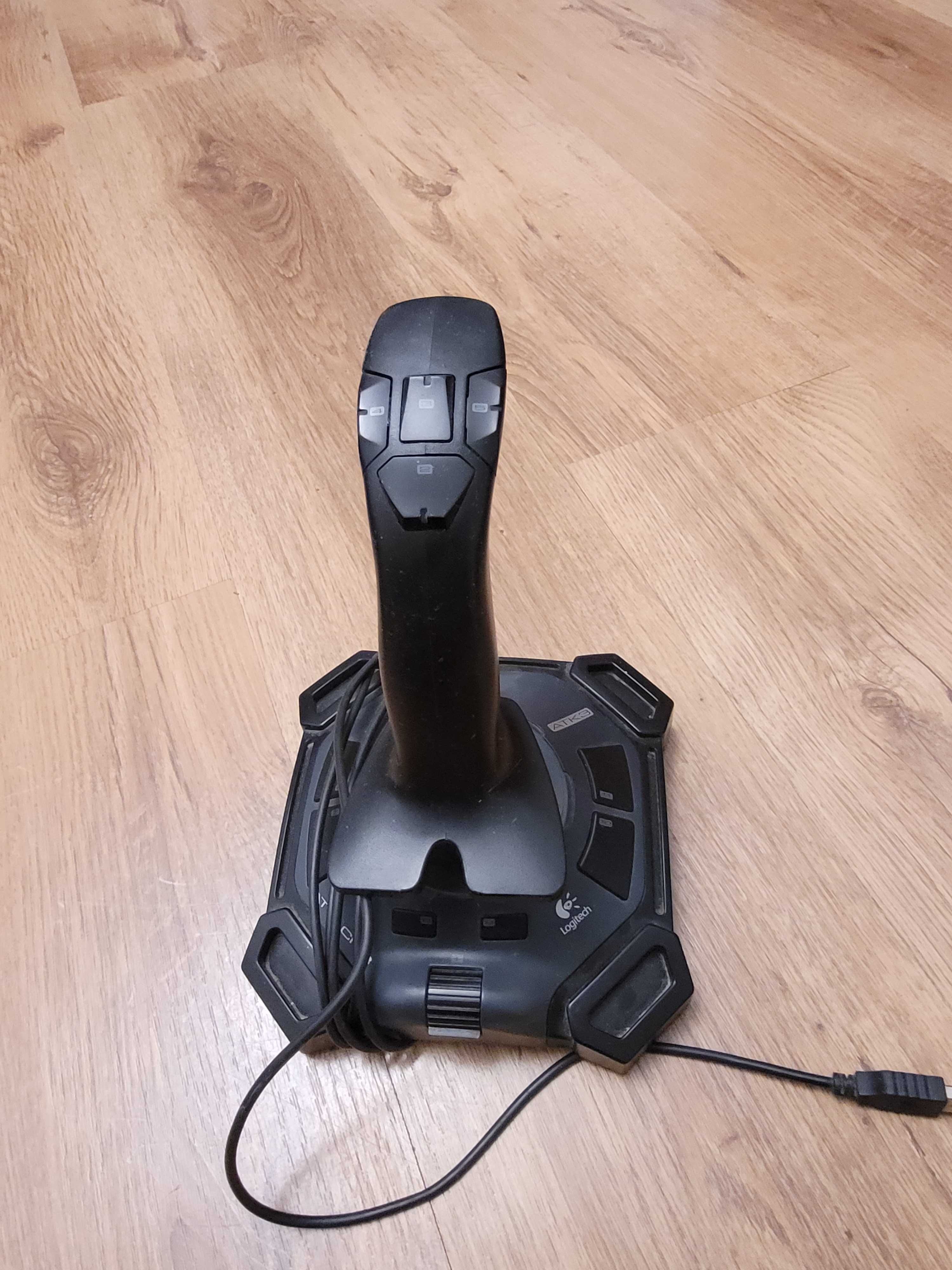 Joystick Logitech Attack 3