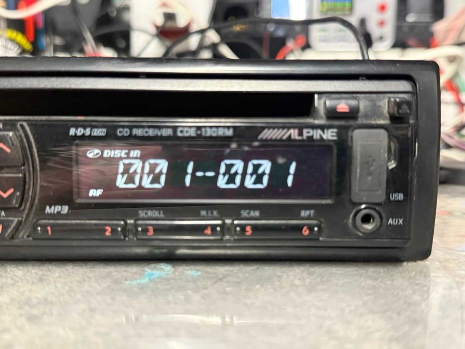 Radio samochodowe Alpine CDE-130RM Land Rover Defender 2007+