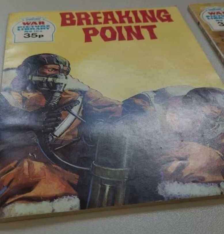 3 komiksy War - picture library