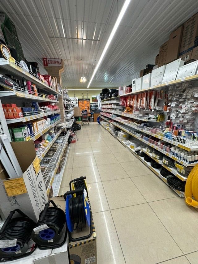 Продається магазин 800м2 торгового приміщення з земельною ділянкою
