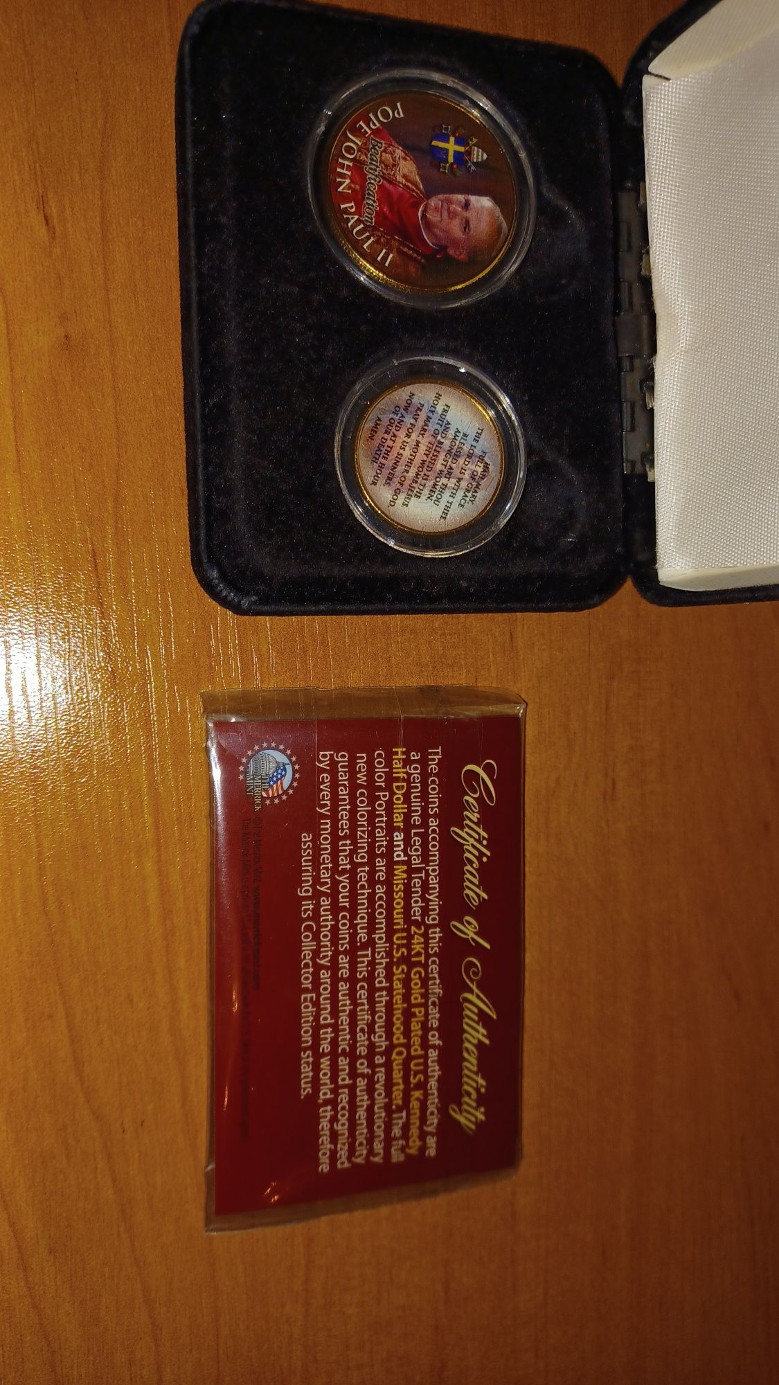Złote monety z beatyfikacji Jana Pawła II