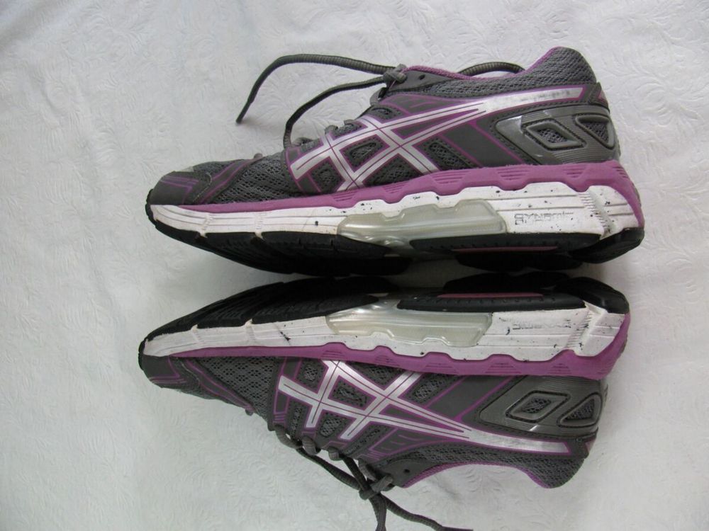 Asics кросівки жіночі