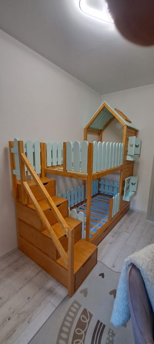 Łóżko piętrowe domek drewniany lakierowany +kolor
