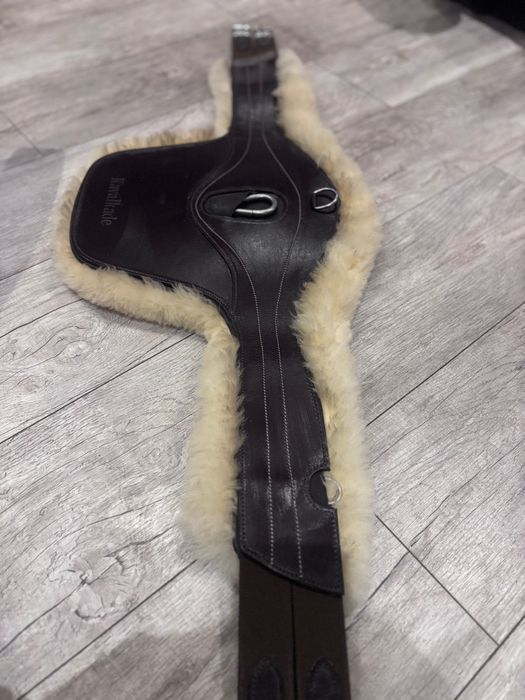 Popręg z fartuchem i naturalnym futrem 120