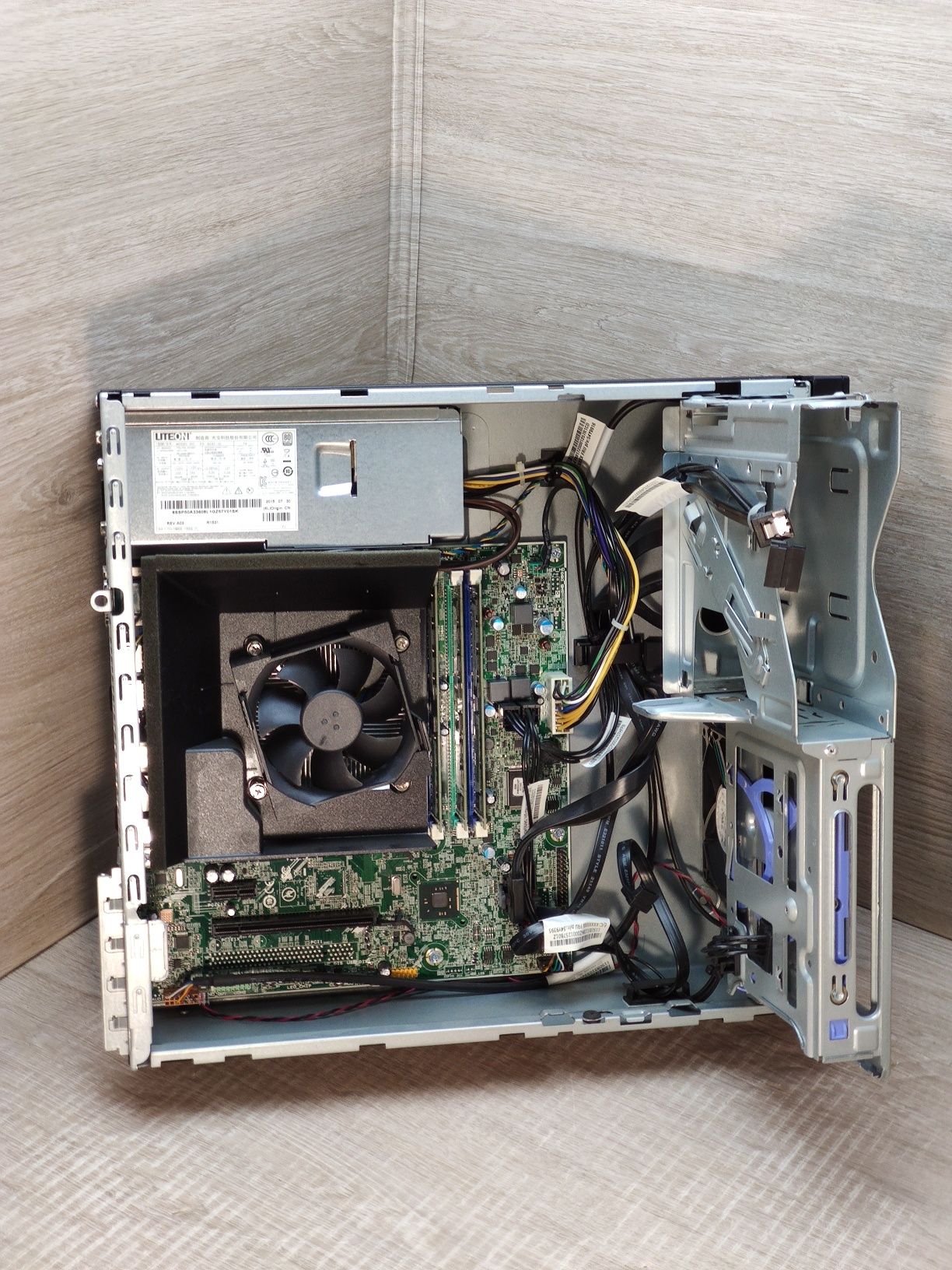 Lenovo M83 (intel i5-4430/8GB DDR3)
