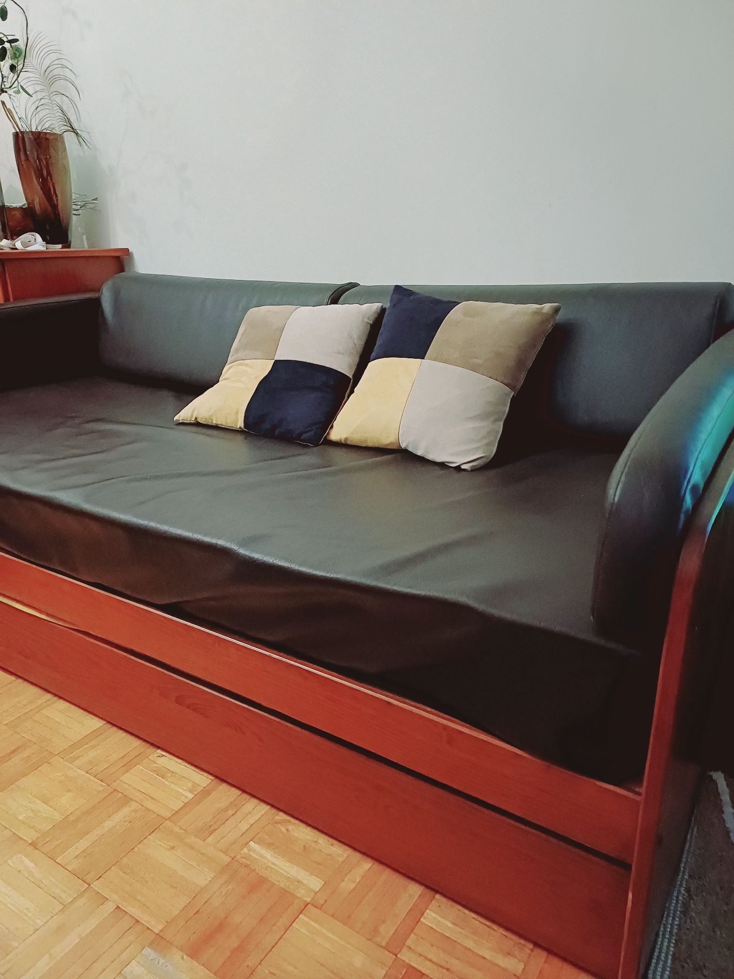 Sofá cama em madeira