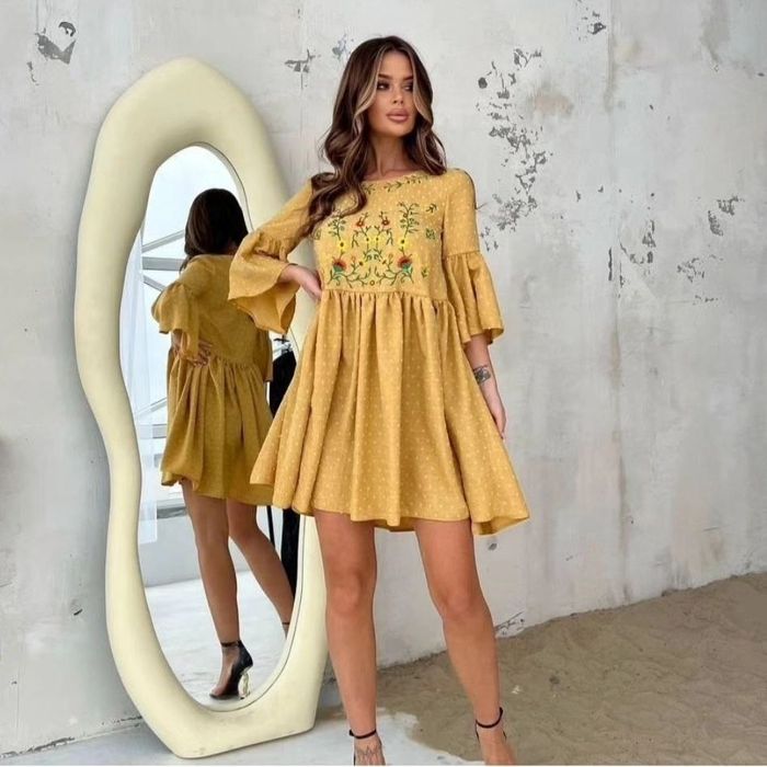 Сукня з вишивкою