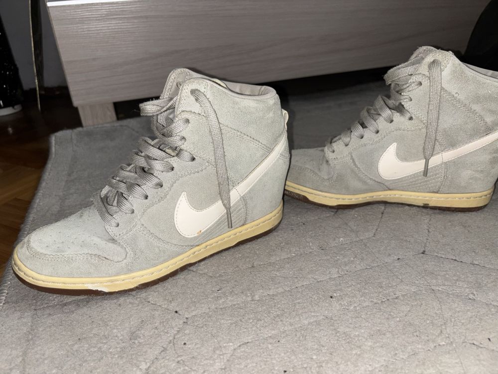 buty na koturnie