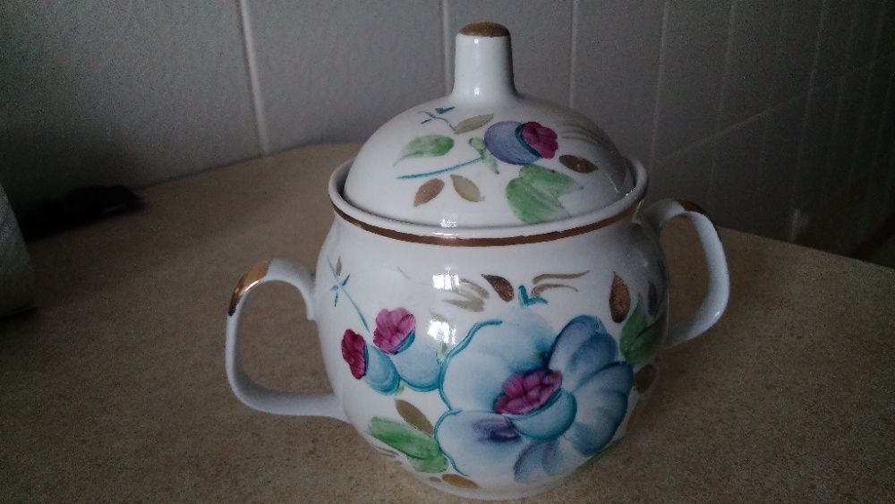 Чайник фарфоровый, сахарница, масленка, для сливок, чашки