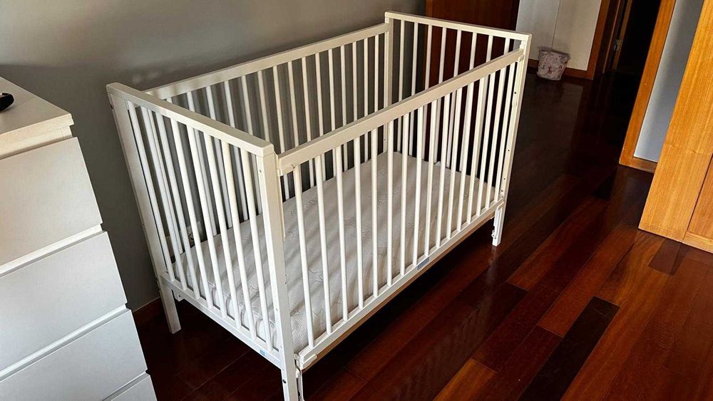 Cama de Grades de Bebé em Excelente Estado