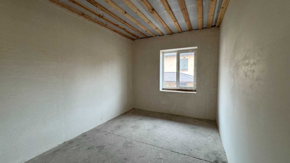 Великий будинок з терасою, ділянкою. єОселя, постанова, сертифікат