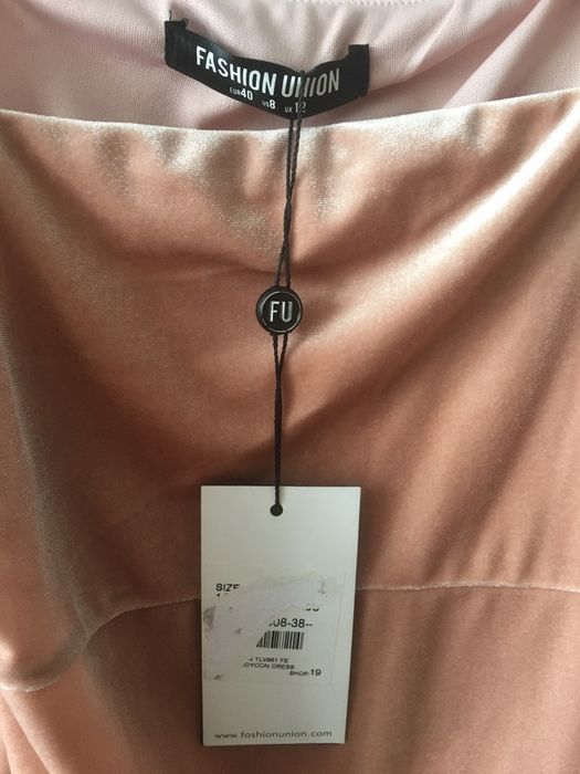 Aksamitna sukienka 38 / 40 przyjemna w dotyku Fashion Union z Anglii