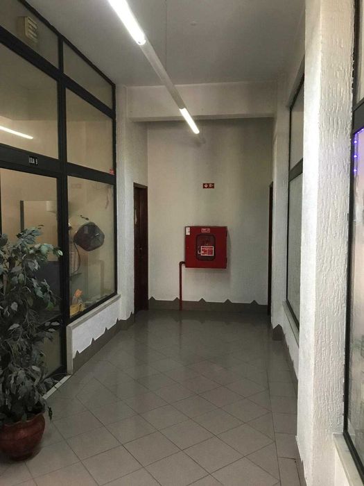 Aluga-se loja dentro do Centro commercial abade faria mem martins