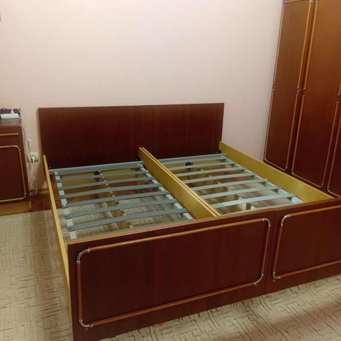 Продам ліжка без матрасів